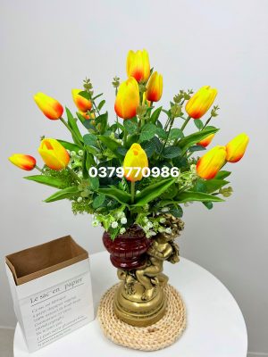 Bình hoa thiên thần tulip khiến không gian trở nên sang trọng